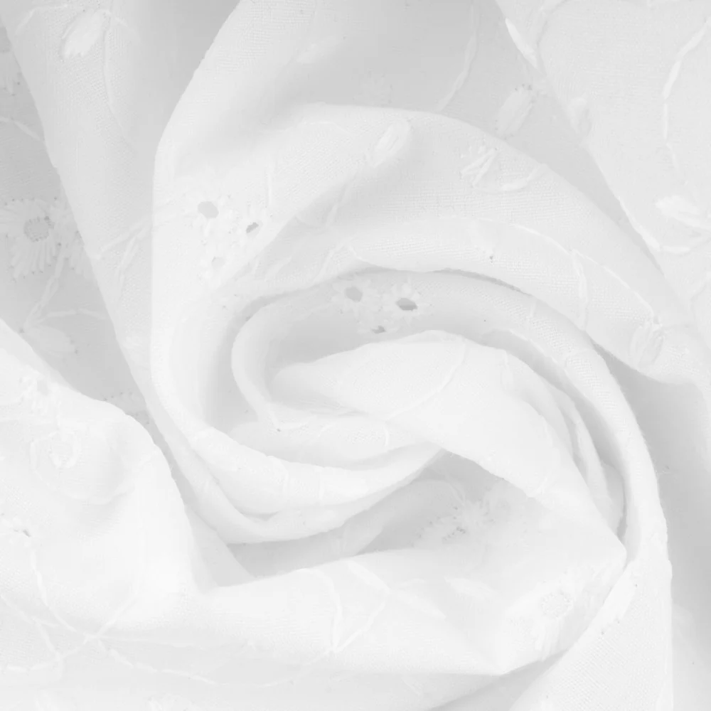 Scalloped Eyelet - 3 daisys - White - Image 2
